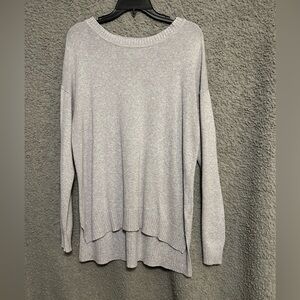 Old Navy Women's Light Gray Crew Neck Sweater
